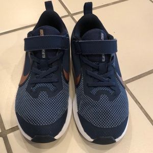 Nike Downshifter sneakers for little boys